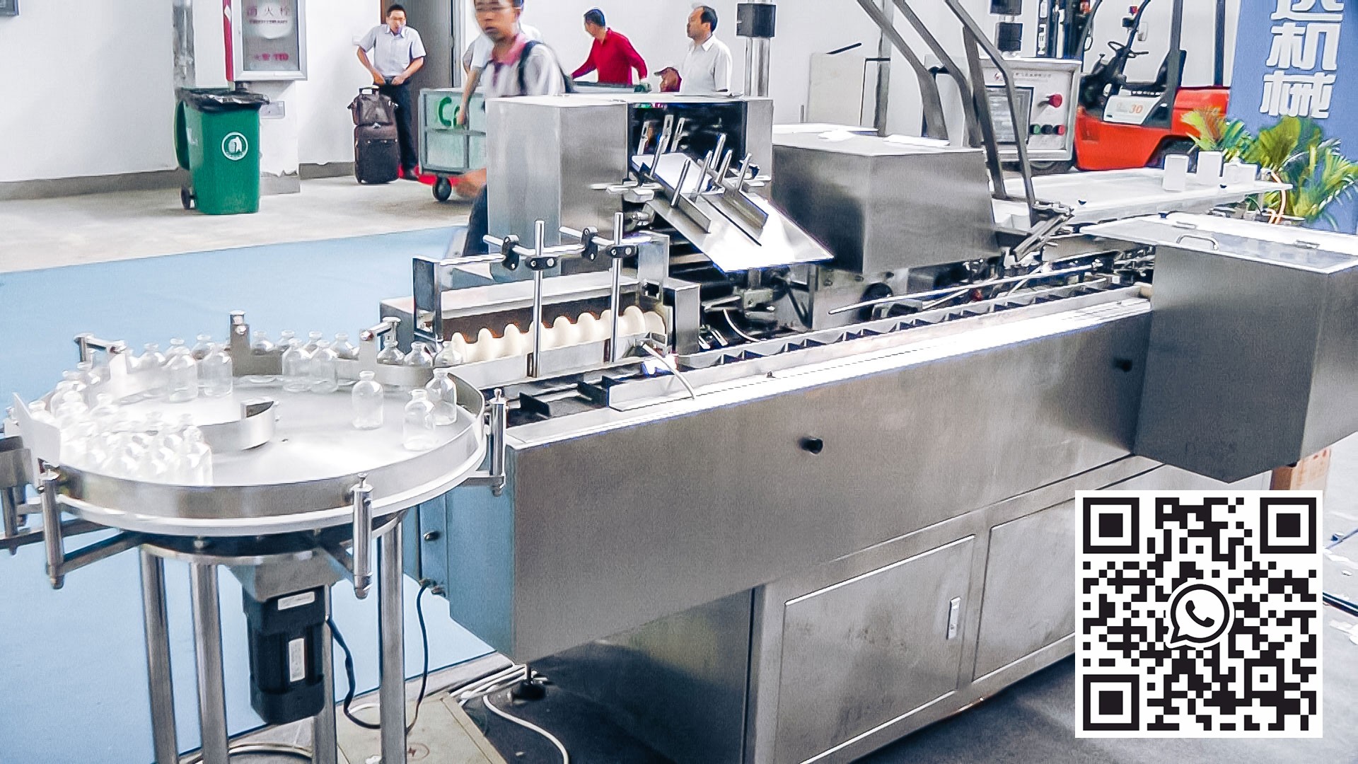 Automatinė butelių pakavimo įranga kartoninėse dėžėse farmacijos gamyboje
