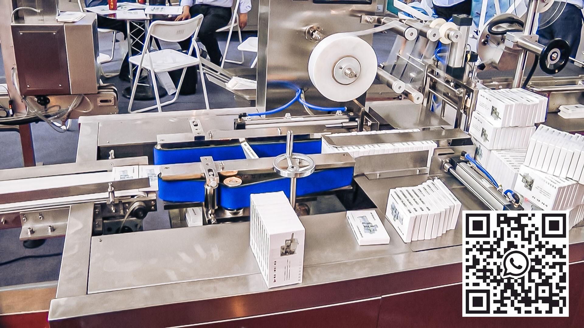 Automatinė kartoninių dėžučių pakuotė celofane farmacijos gamyboje
