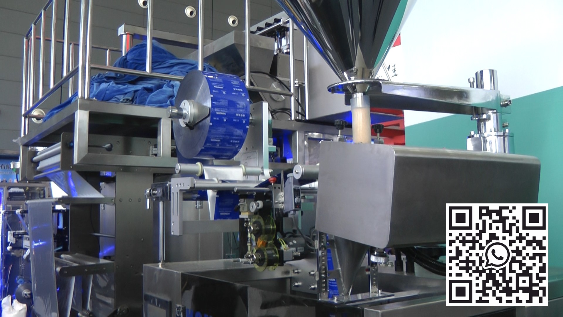 Mesin pembungkus automatik berkelajuan tinggi untuk mengemas serbuk atau berbutir dalam sachet