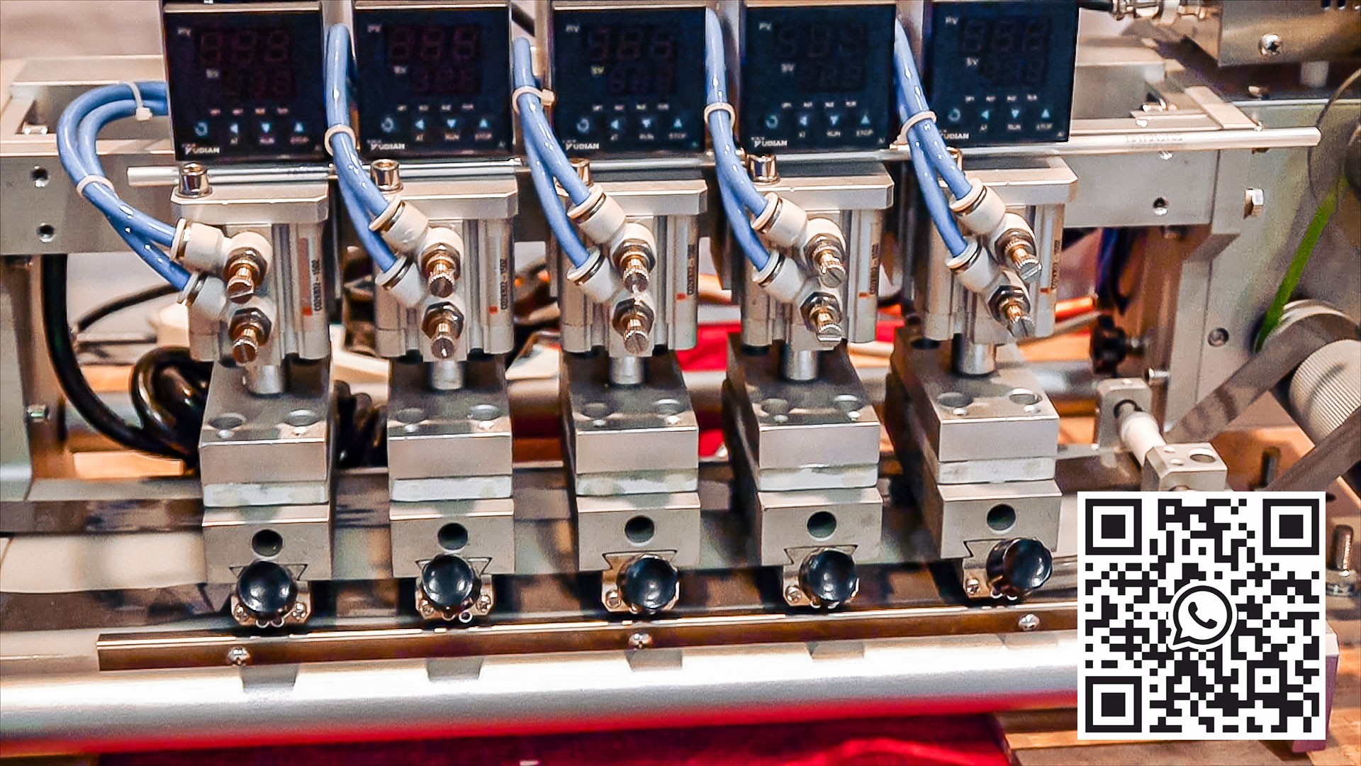 Peralatan automatik untuk mencetak jangka hayat pada bahan gulungan Jerman