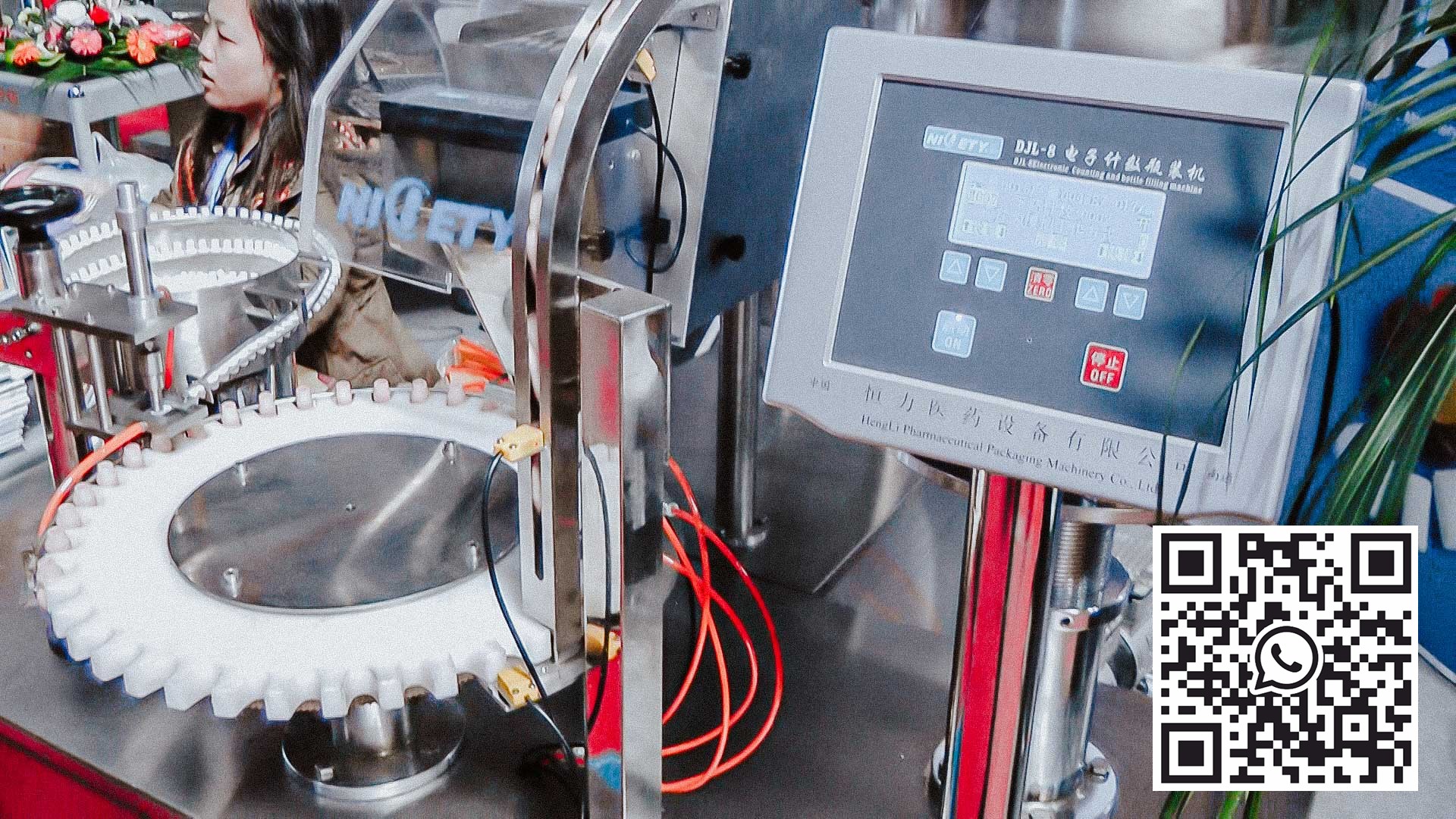 Capping og fylling av væsker automatisk maskin for farmasøytisk fabrikk