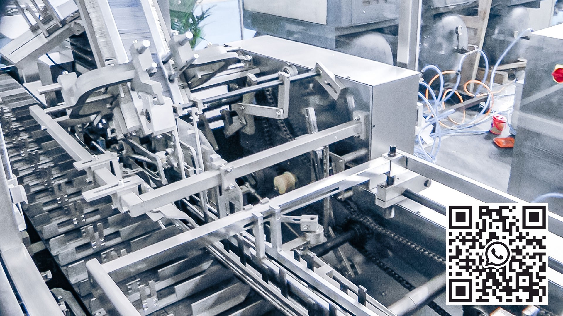 Equipamento automático de embalagem blister de PVC em caixas de papelão na produção farmacêutica