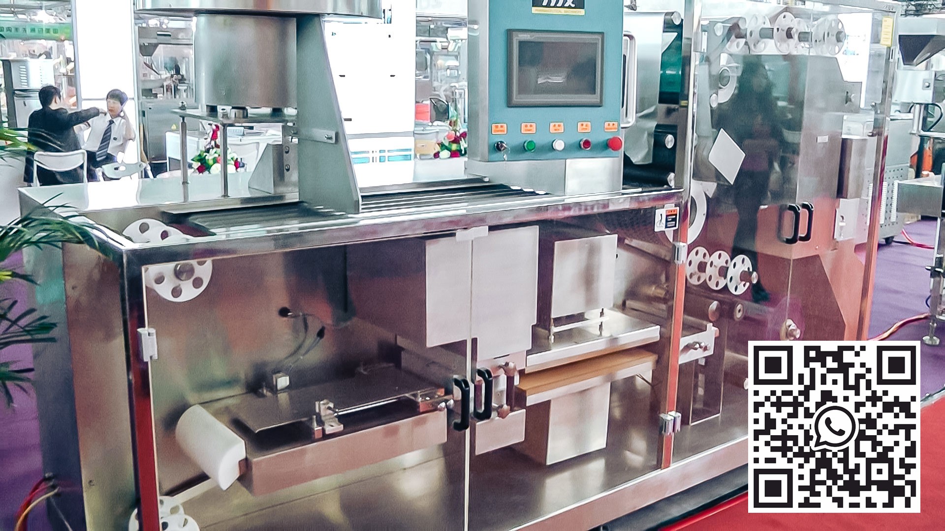 Equipamento automático para embalagem de comprimidos e cápsulas em blisters de PVC na produção farmacêutica