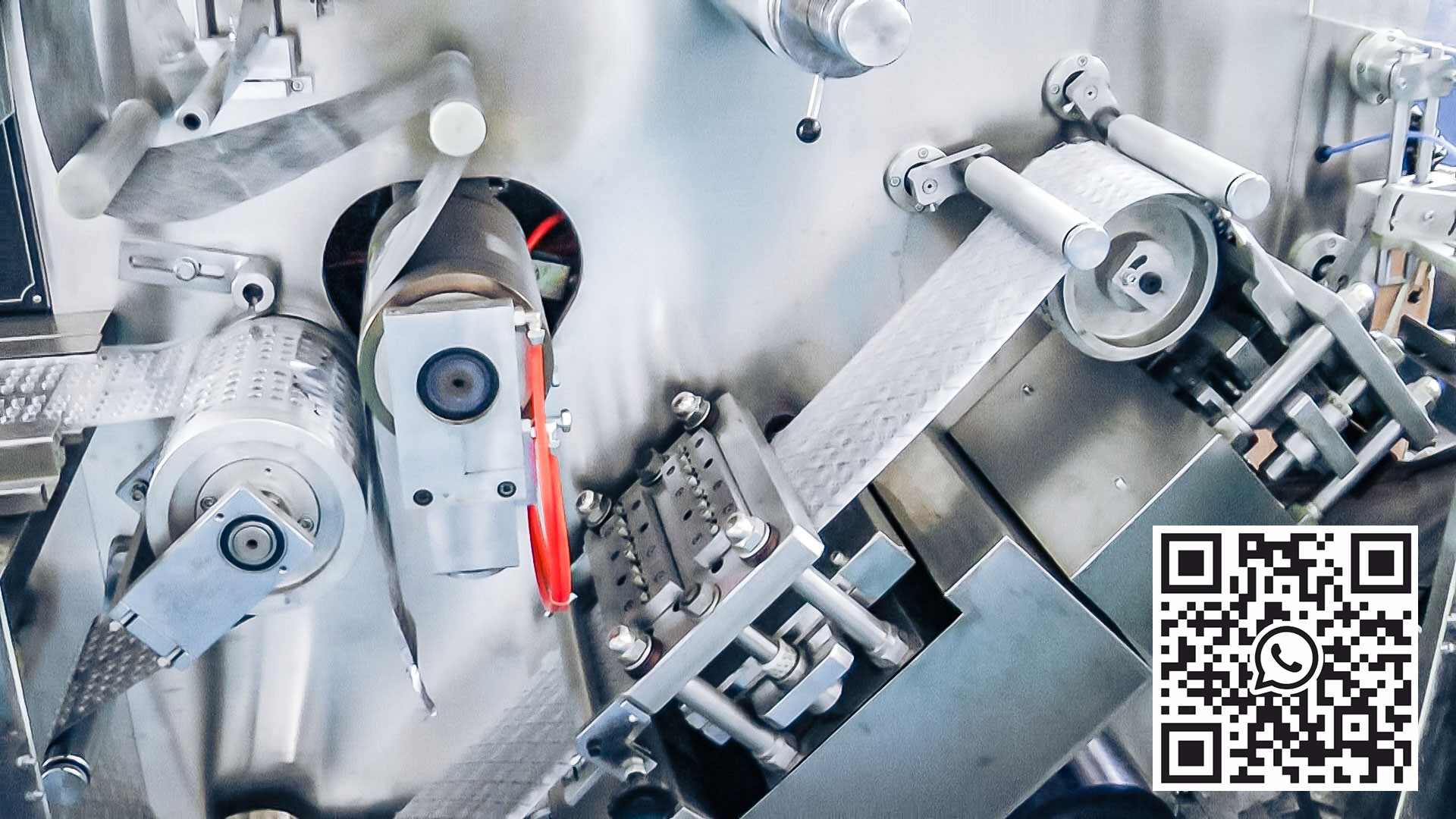 Equipamento automático de embalagem de comprimidos e cápsulas em blisters na produção farmacêutica