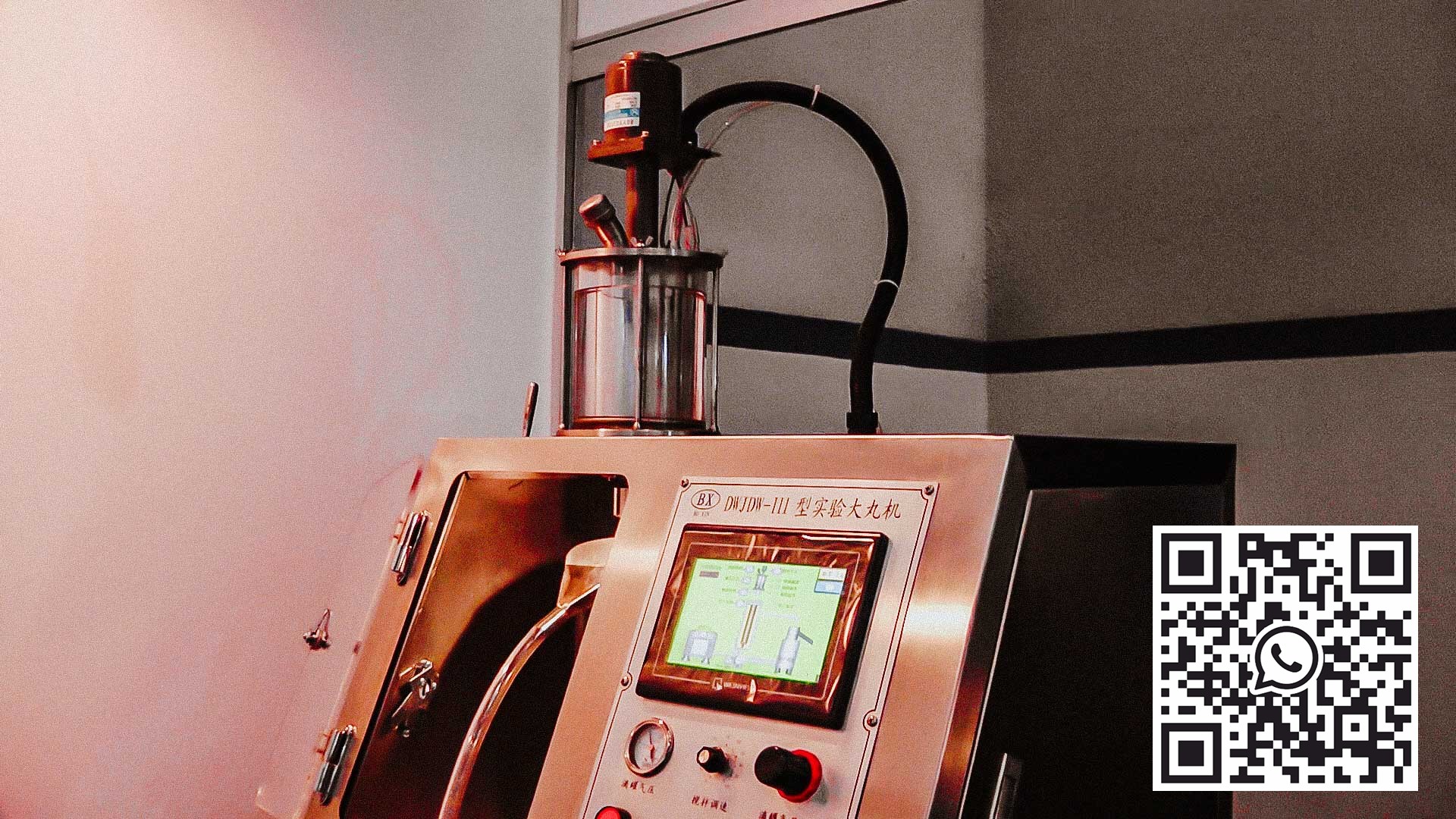 Máquina automática para la fabricación de cápsulas de gelatina blanda con el medicamento