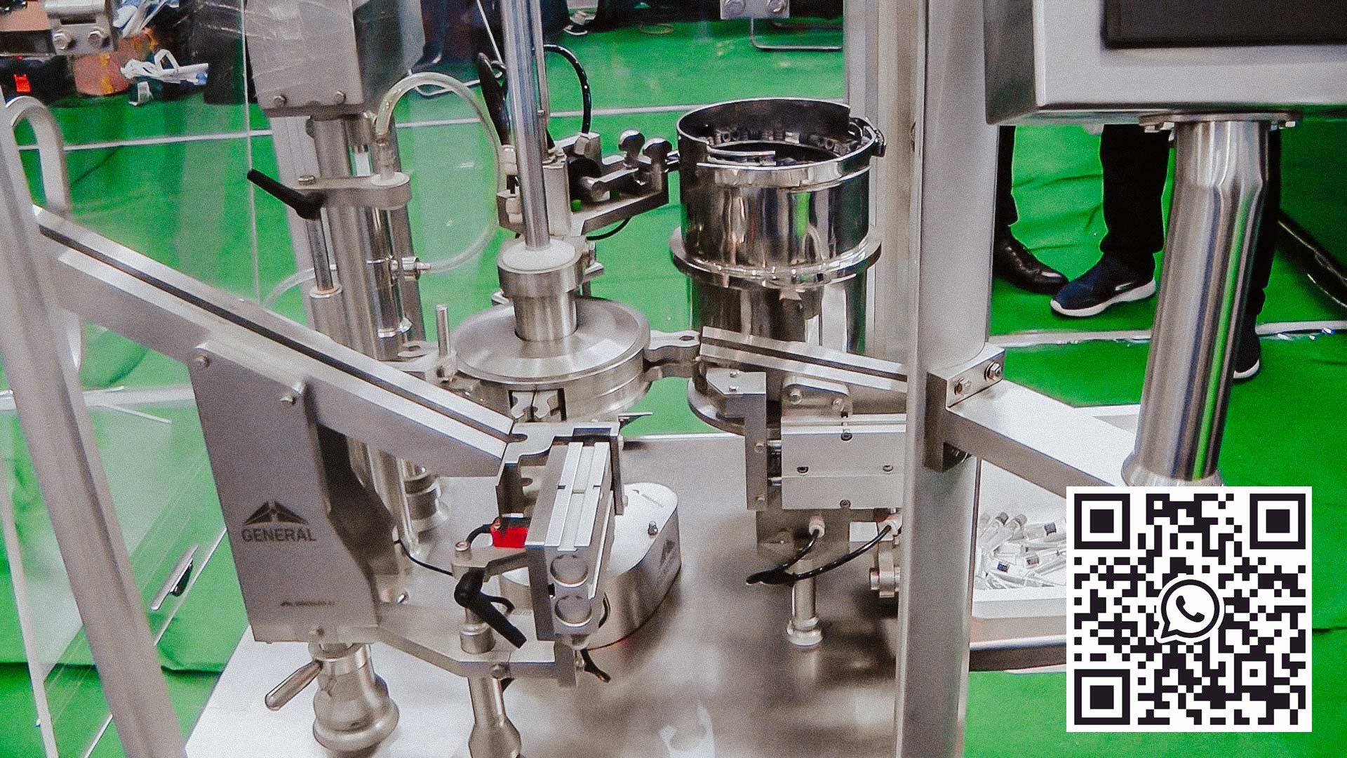 Sistema de alimentación automática vibrante tapones de goma en máquina de cierre de viales
