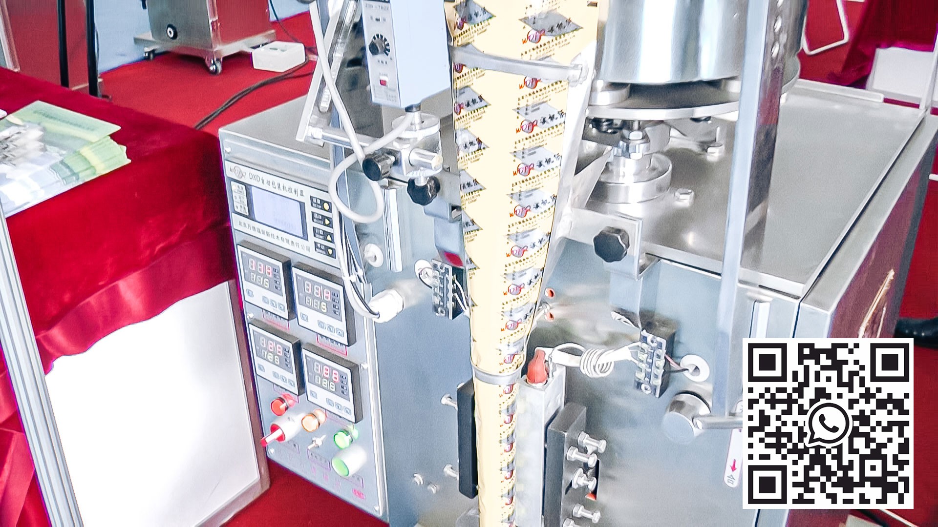 Equipo automático para envasar polvo en bolsas de plástico cojín en la producción farmacéutica europea