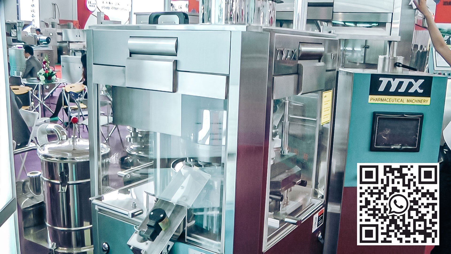 Equipo automático para la producción de comprimidos y desempolvado en la producción farmacéutica europea