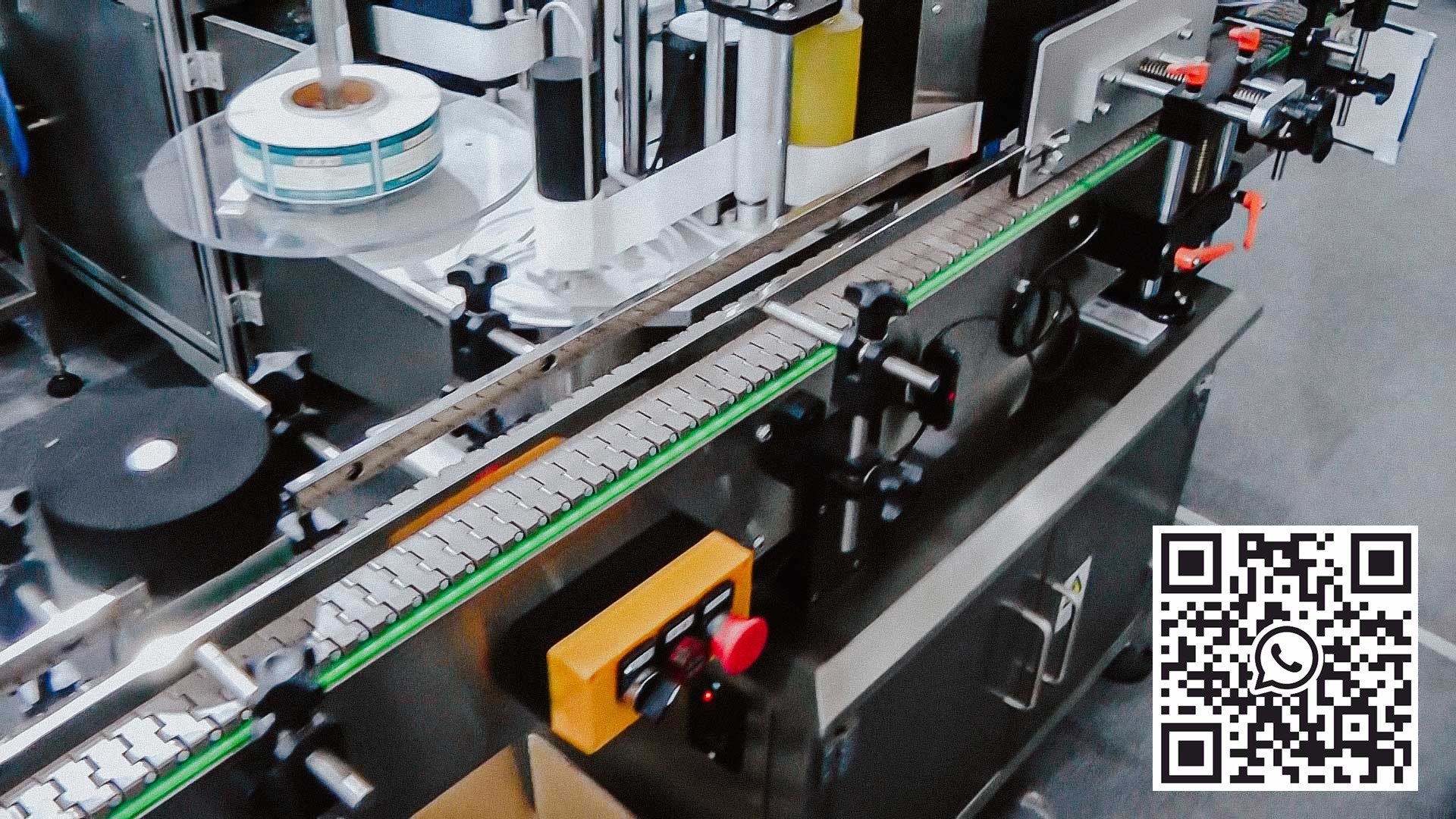 Filling and capping line for glass bottles with screw caps for liquids