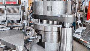 Automatic capsule filling machine to produce solid gelatin capsules