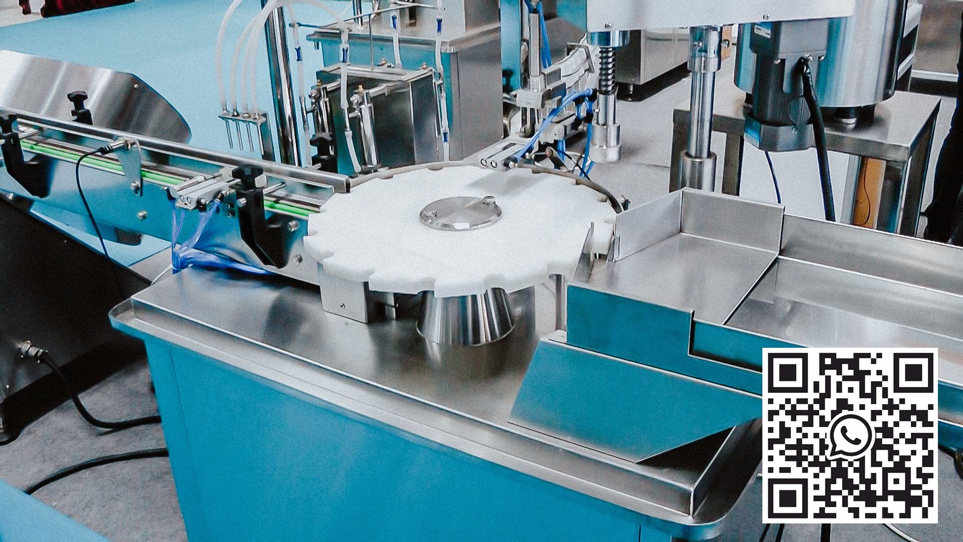 Automatic equipment for bottling and capping spray plastic bottles