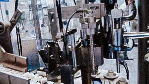 Automatic equipment for dosage and filling in plastic tubes cosmetics and pharmaceuticals cream