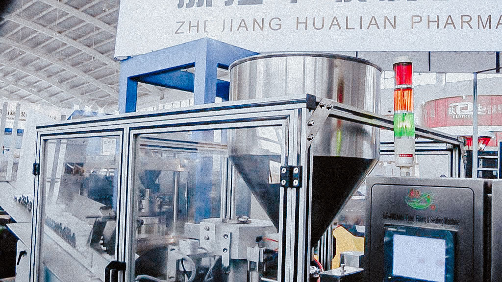 Automatic equipment for dosing and packing cream and ointment in