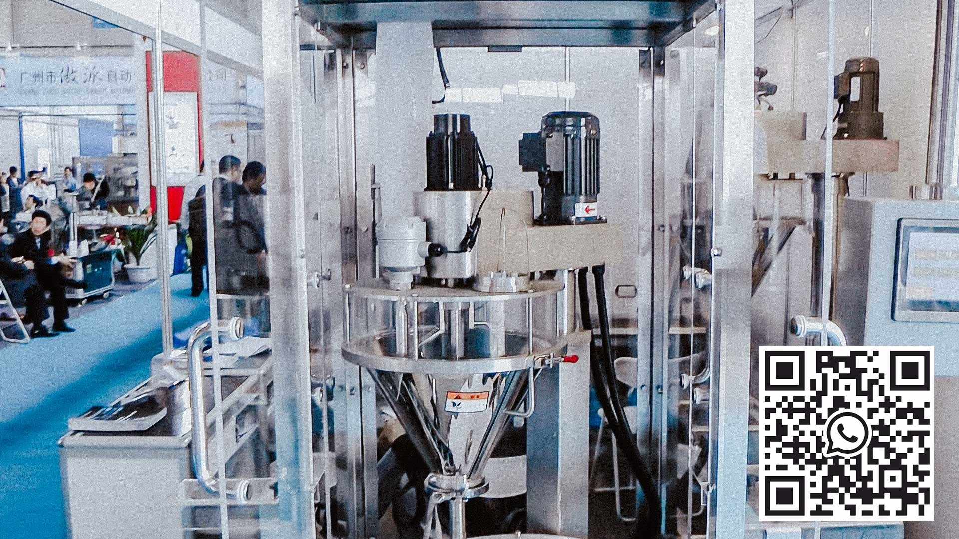 Automatic equipment for dosing and packing powder by weight in plastic bottles