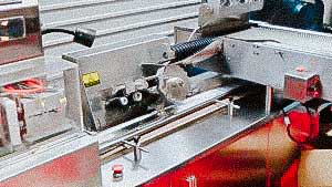 Automatic equipment for the packaging of glass ampoules in plastic blister spoons