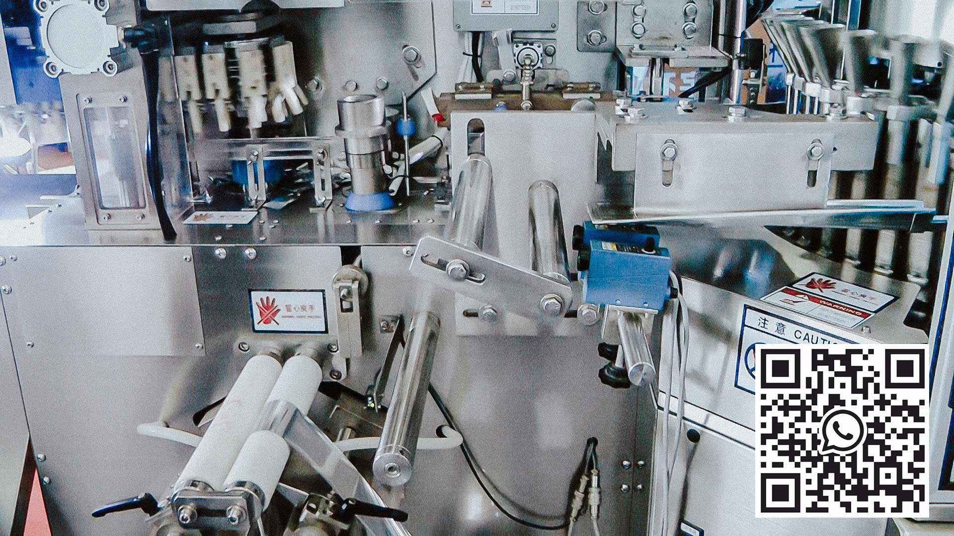 Automatic filling machine of high productivity sachet packaging