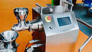 Automatic granulator with the function of pelletizing pellets to a round shape