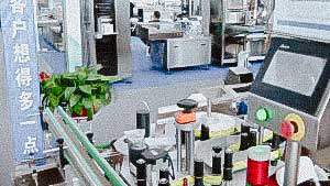 Automatic labeling equipment for double labeling of self-adhesive labels on bottles