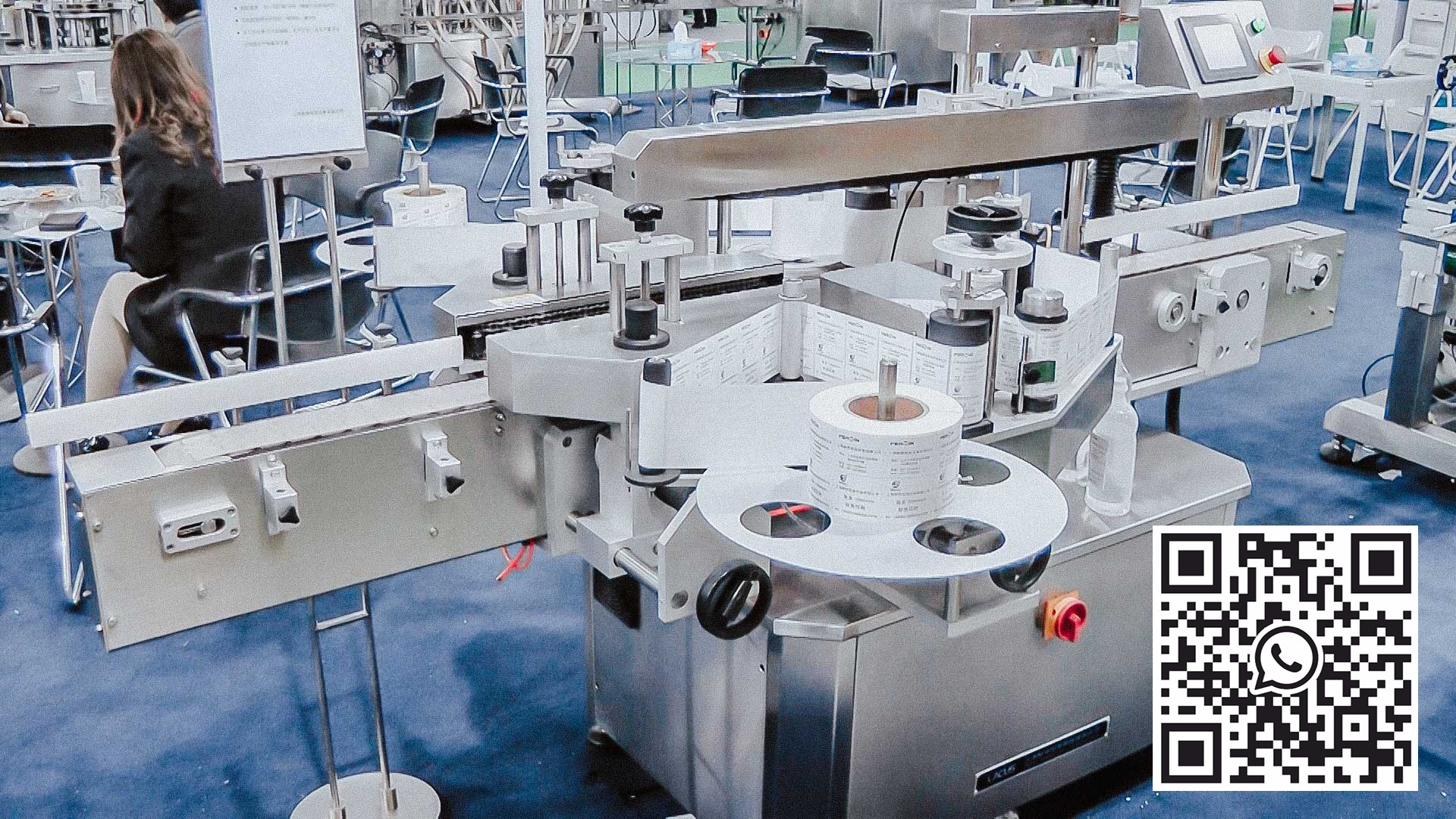 Automatic labeling equipment for sticking labels on glass bottles