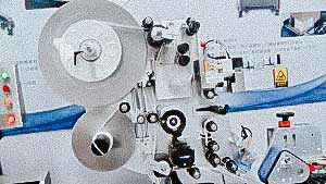 Automatic labeling machine for sticking labels on penicillin bottles