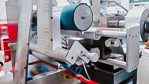 Automatic packaging machine for filling pellets in plastic bags sachets