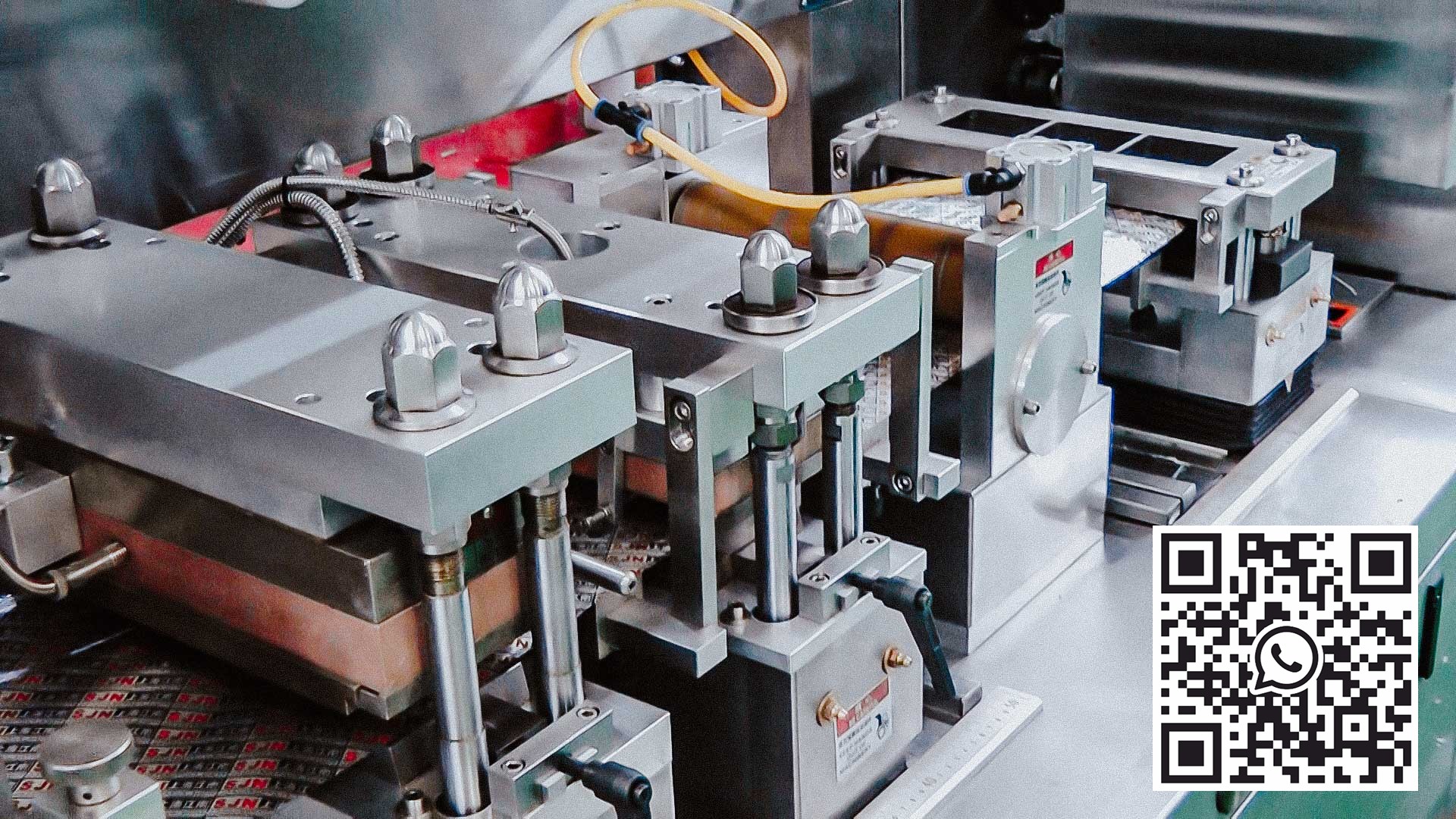 Automatic packaging machine for solid gelatin capsules and tablets in PVC Alu blisters