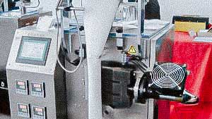 Automatic packing machine for packing powders and granules into pillow bags filter material