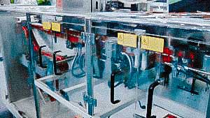 Automatic packing machine for packing powders in sachets bags for the production of medicines