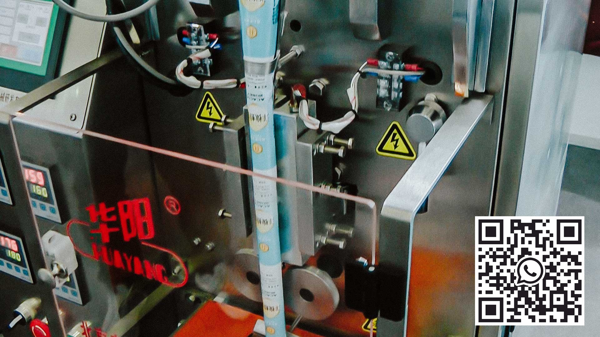 Automatic powder packaging machine for packing powders into bags