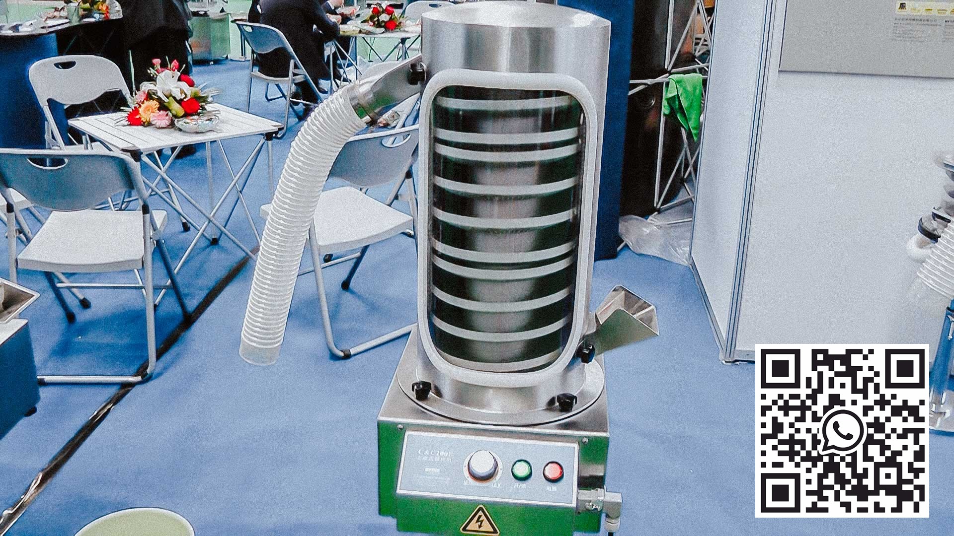 Automatic tablet dedusting machine with pharmaceutical vacuum cleaner