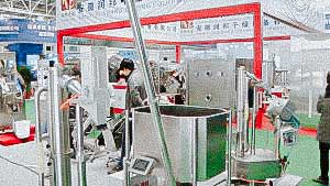 Automatic transporter of hard gelatine capsules with metal detector test