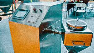Cone mixer for mixing powders in pharmaceutical production of medicines