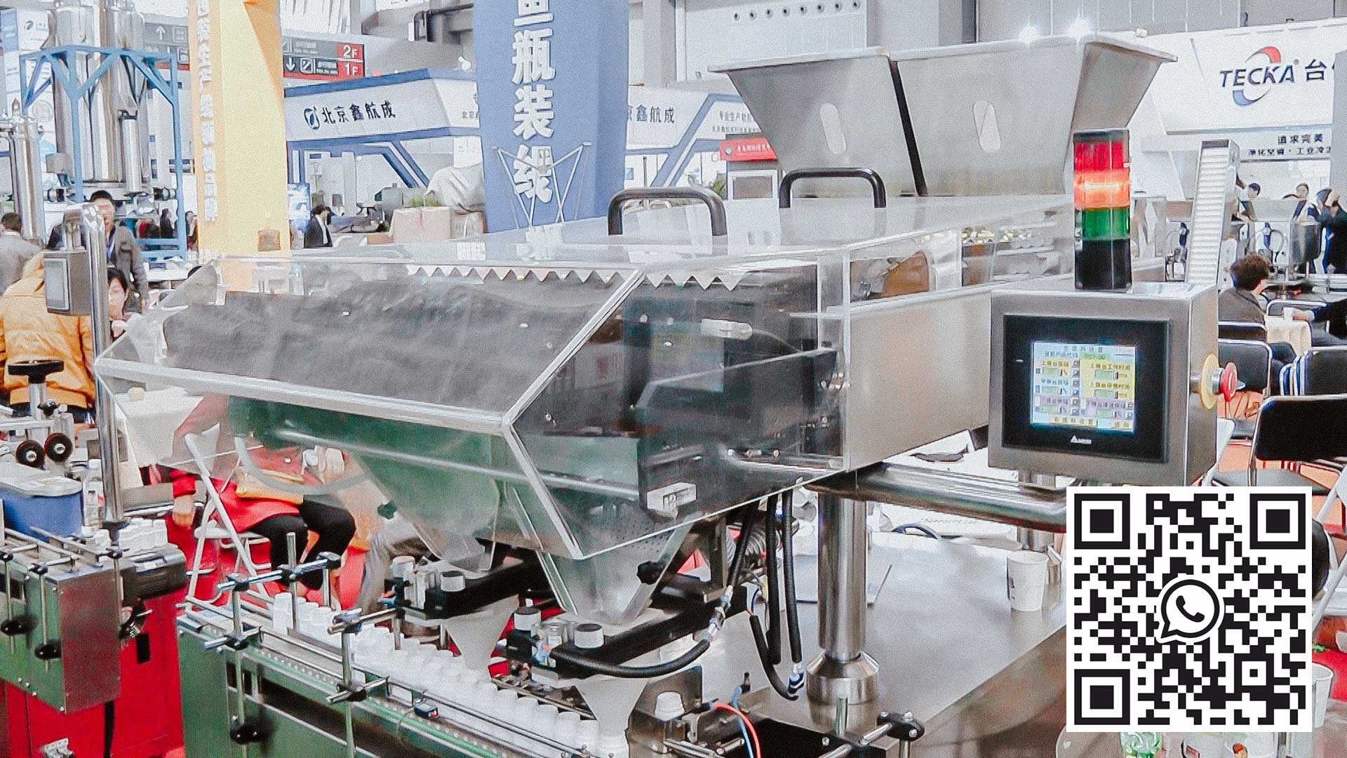 Counting and packing machine for packaging tablets and gelatin capsules in plastic bottles and capping caps