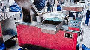 Equipment for automatic filling and capping of penicillin bottles with aluminum caps