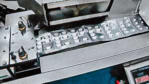 Equipment for packaging gelatin capsules and tablets in aluminum blisters