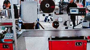 Equipment for self-adhesive labels on glass ampoules