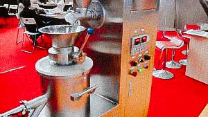 Granulator for pharmaceutical production of round shaped pellets medicine production