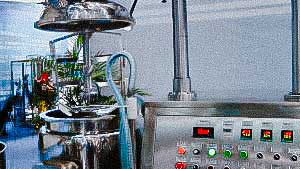 Homogenizer for gel and cream preparation in the cosmetic and pharmaceutical industry GERMANY