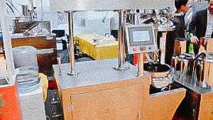 Homogenizer for preparation of cosmetic cream and ointments with heating and agitator