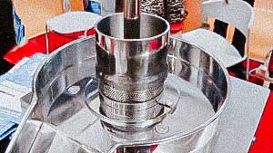 Laboratory wet powder granulator for pellet production in pharmaceutical factory