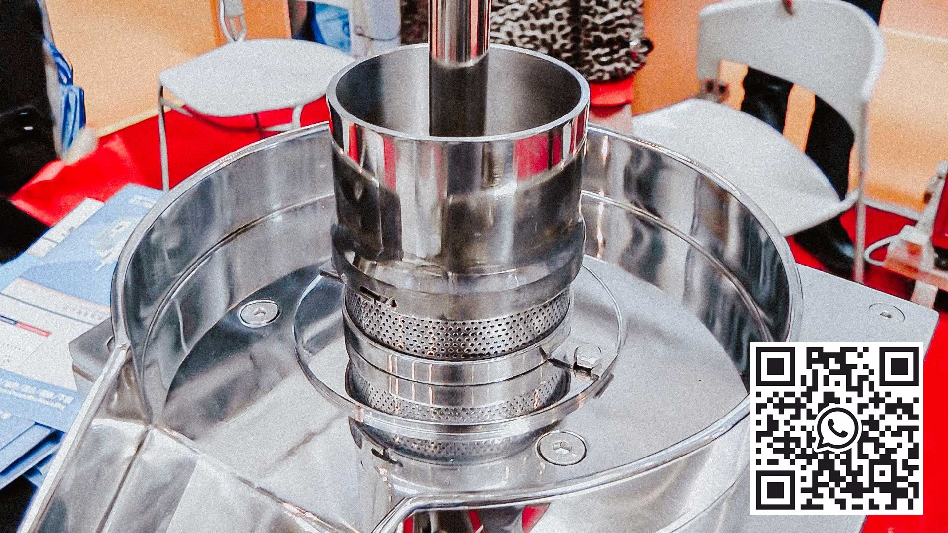 Laboratory wet powder granulator for pellet production in pharmaceutical factory