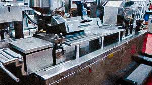 Pharmaceutical equipment for automatic packaging of tablets and capsules with medicines in blisters