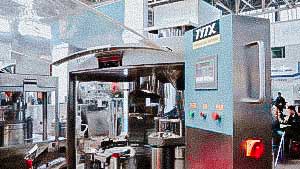 Pharmaceutical equipment for filling hard gelatin capsules with powder