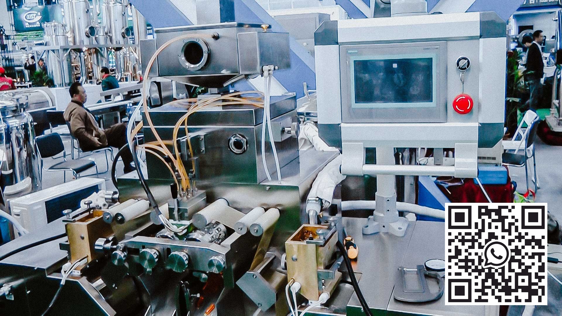 Pharmaceutical equipment for the production of soft gel gelatin capsules with oil inside
