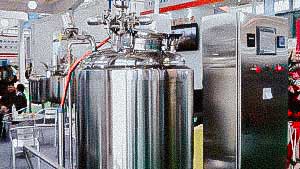 Pharmaceutical tank with heating and agitator for preparation of solutions and gels pharmaceutical factory