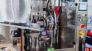 Plastic tubes cream filling machine and sealing edge puts shelf life