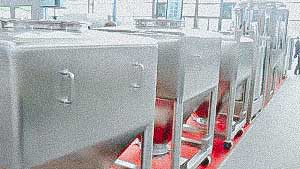 Stainless steel tanks for storage and preparation of liquid medicines