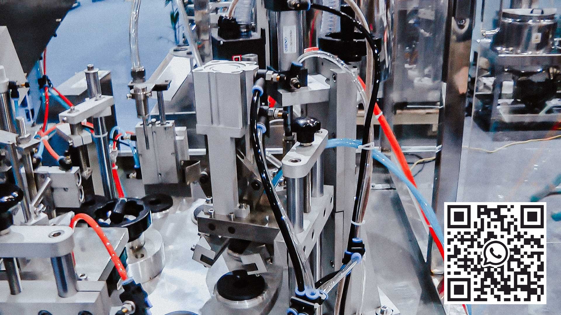 Tube-filling machine for automatic cream filling of plastic tubes