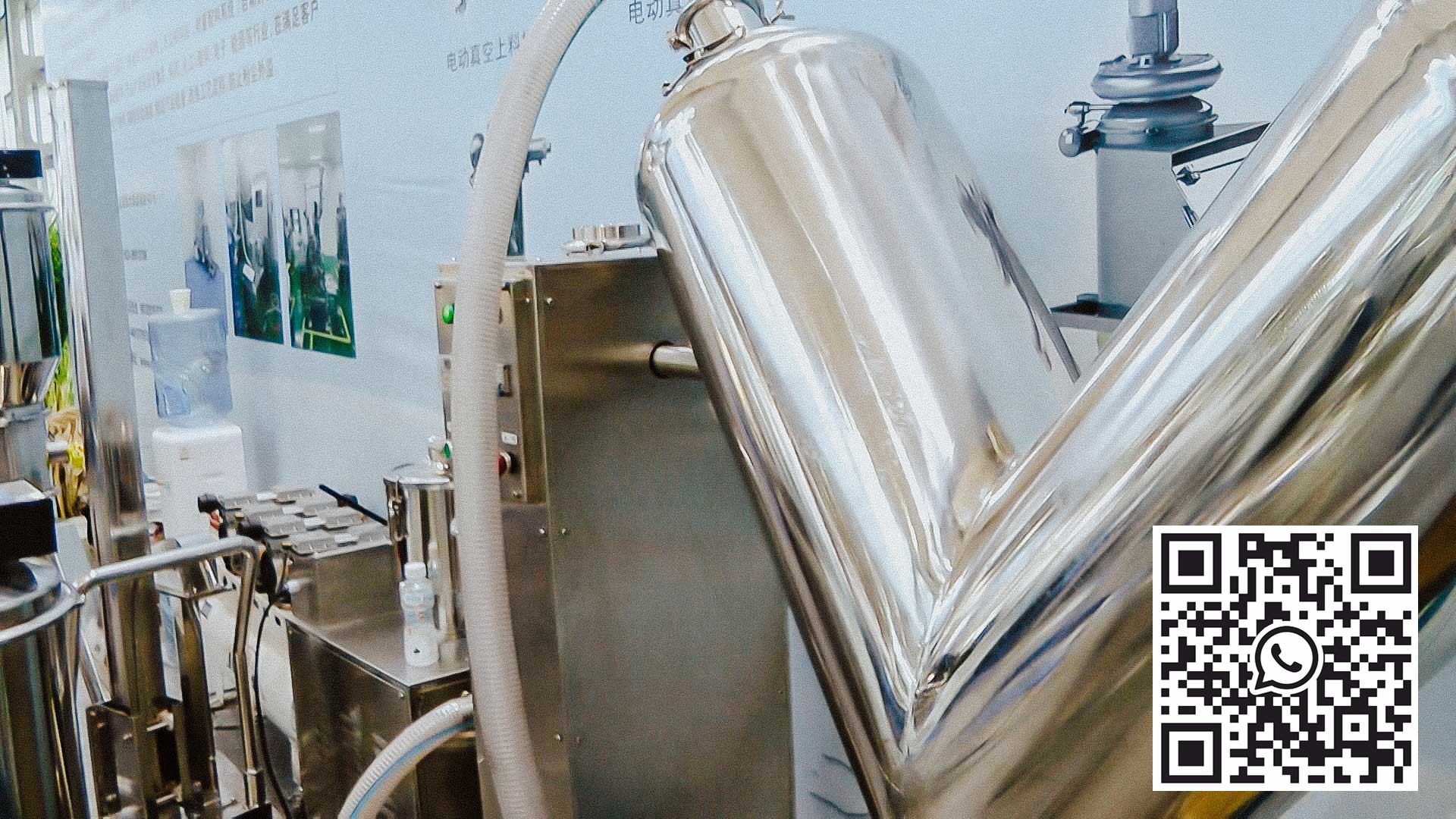 V Mixer for powder mixing and unloading to a vacuum conveyor