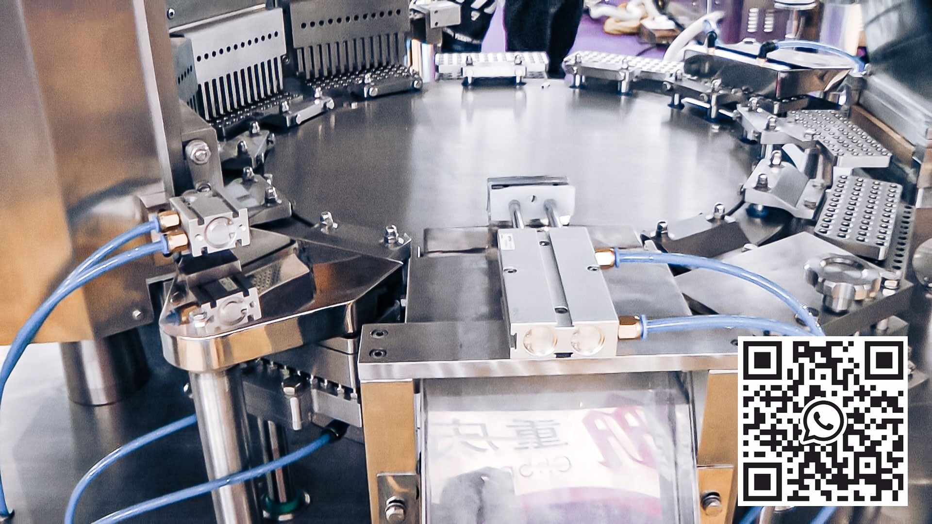 Automatic capsule equipment for hard gelatin capsules in pharmaceutical